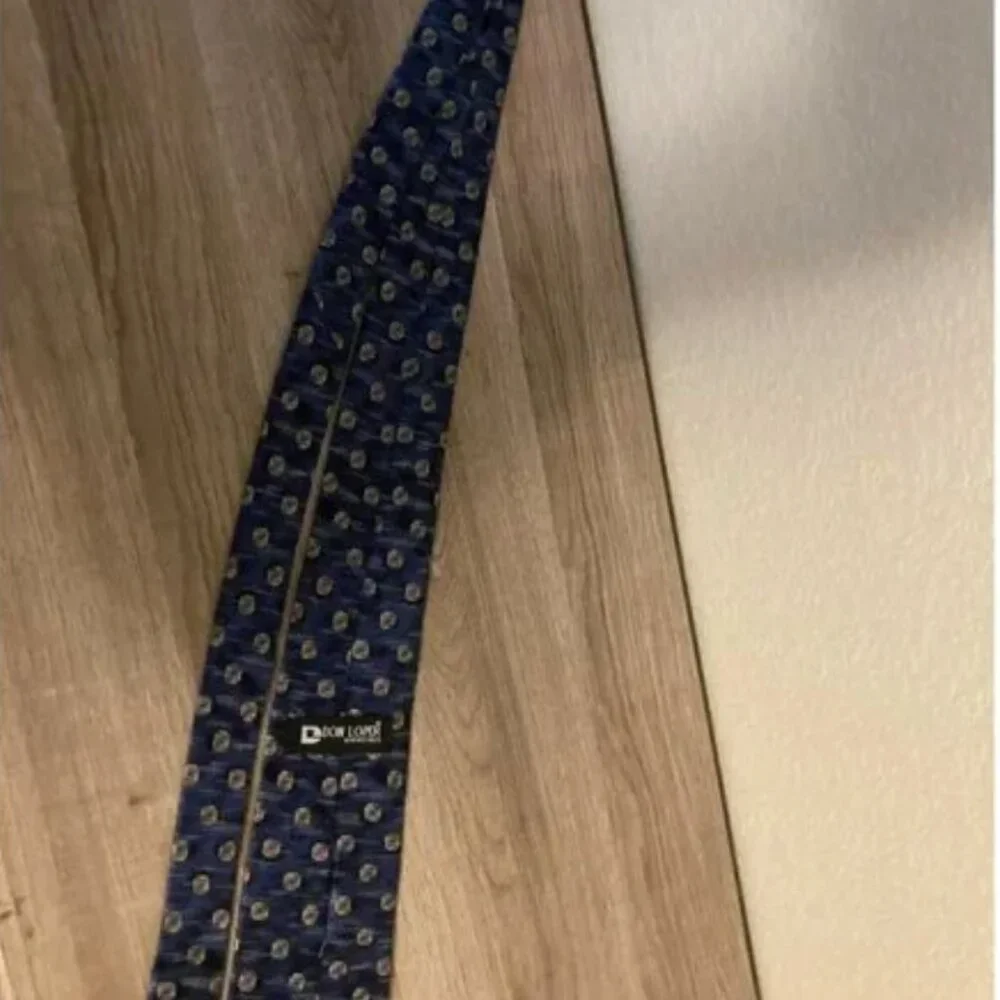 Don Loper Beverly Hills Men's Silk Necktie Blue with Geometric Pattern